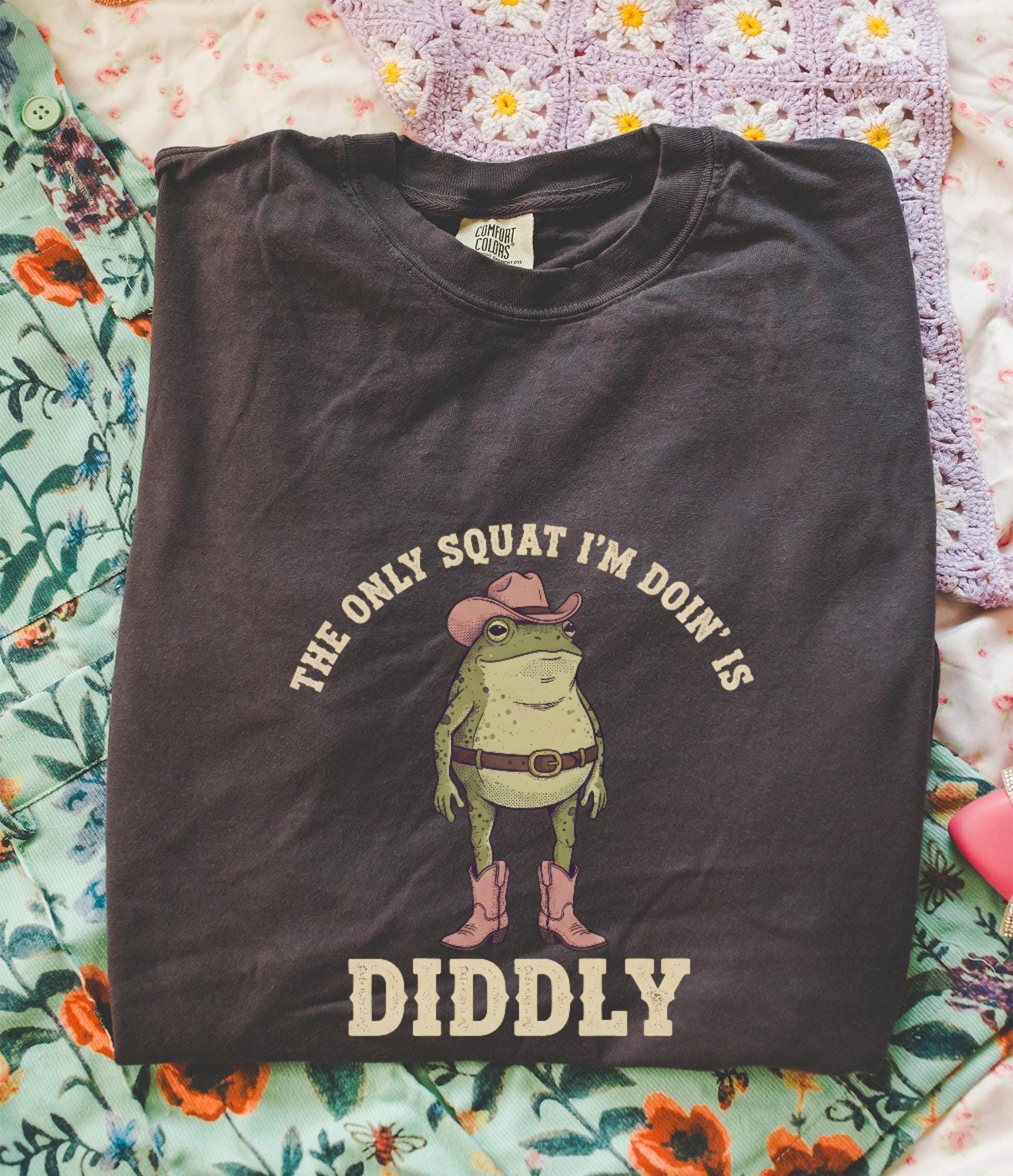 Doing Diddly Squat Frog T-shirt, Comfort Colors Cottagecore Graphic Tee, Cowboy Frog, Funny Animal Womens Top