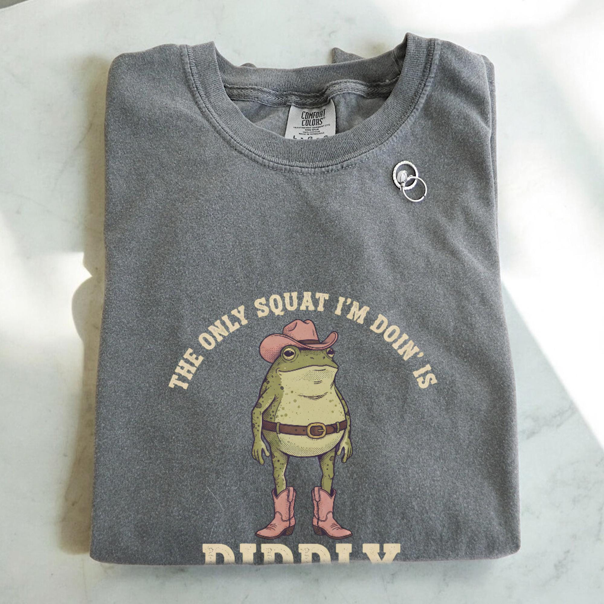 Doing Diddly Squat Frog T-shirt, Comfort Colors Cottagecore Graphic Tee, Cowboy Frog, Funny Animal Womens Top