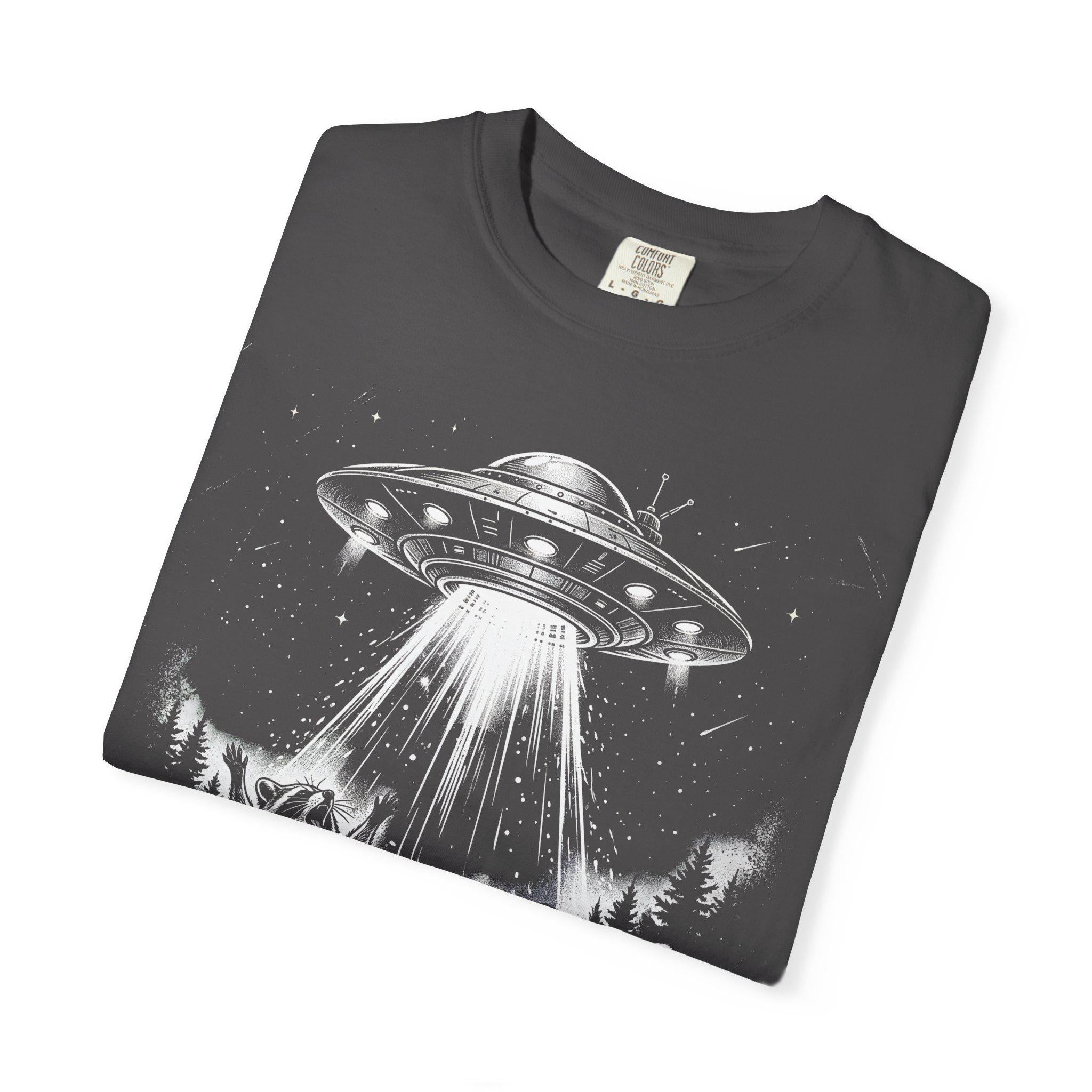 Raccoon Alien Invasion T-shirt, Comfort Colors UFO Graphic Tee, Funny Witchy Cottagecore Animal Womens Top, Retro Bootleg Vintage Shirt