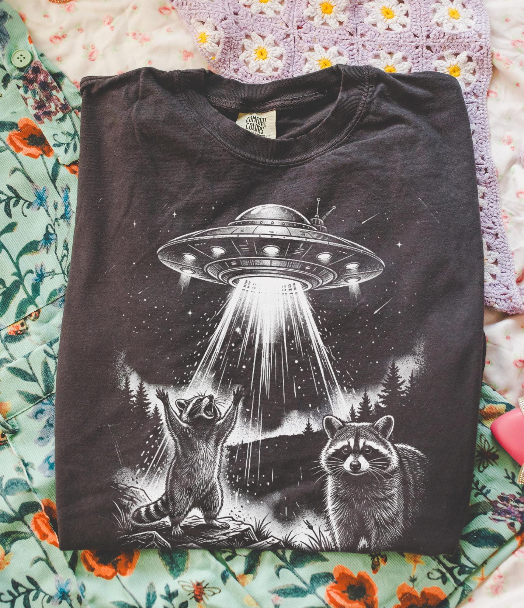 Raccoon Alien Invasion T-shirt, Comfort Colors UFO Graphic Tee, Funny Witchy Cottagecore Animal Womens Top, Retro Bootleg Vintage Shirt