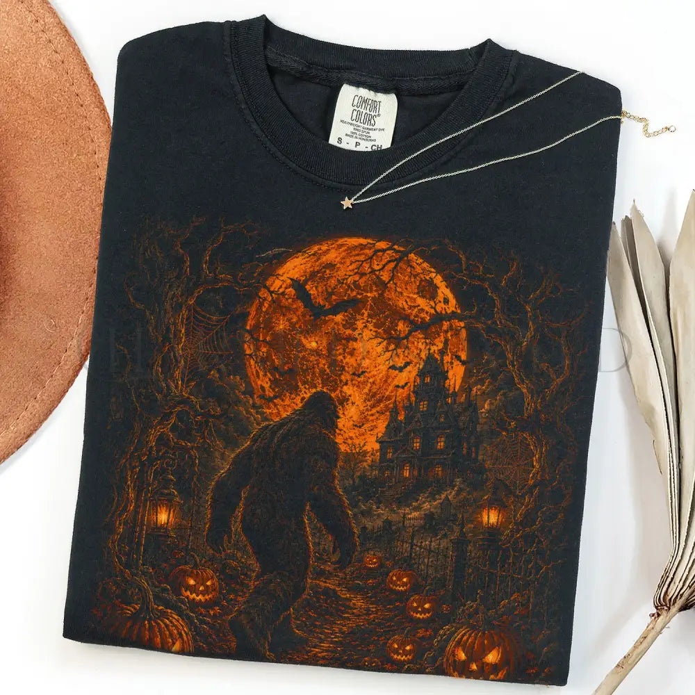 Bigfoot Halloween Comfort Colors T-Shirt - T-Shirt