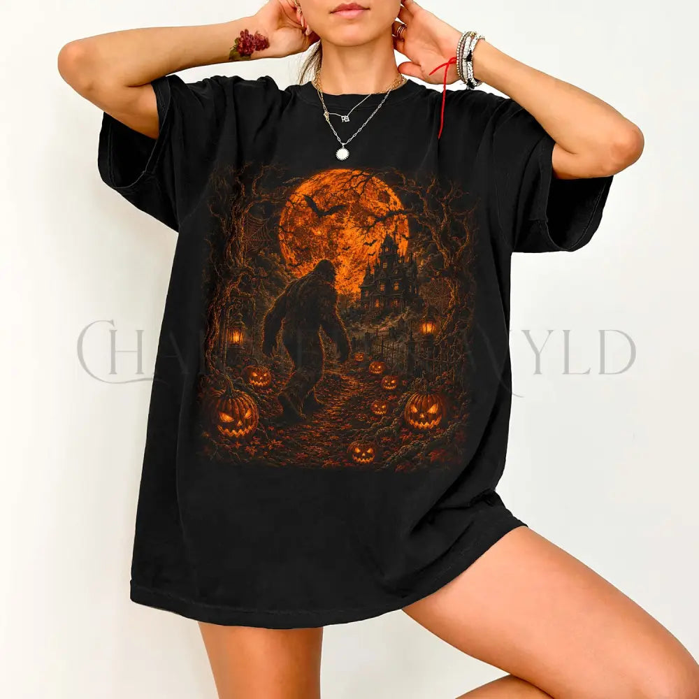 Bigfoot Halloween Comfort Colors T-Shirt - T-Shirt