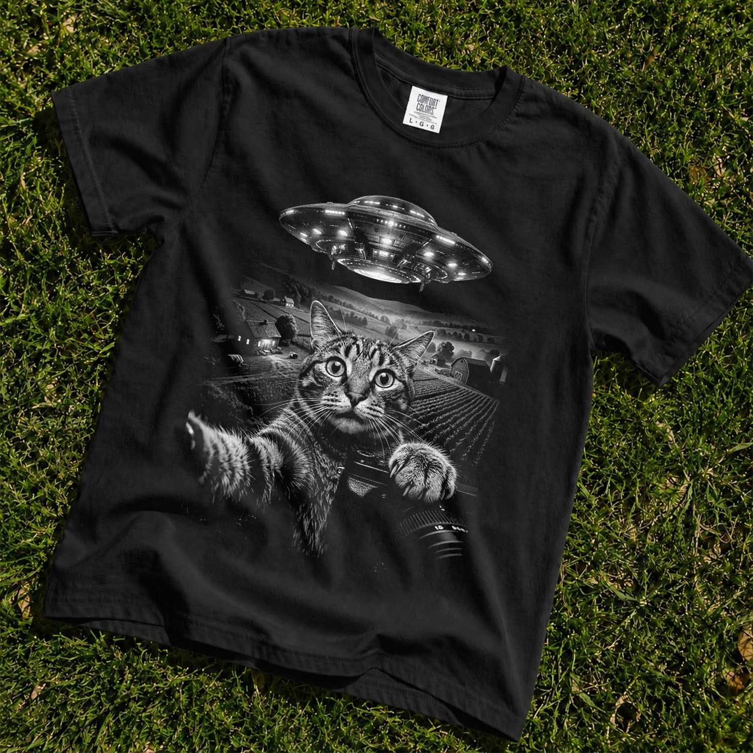 Cat UFO Graphic T-Shirt