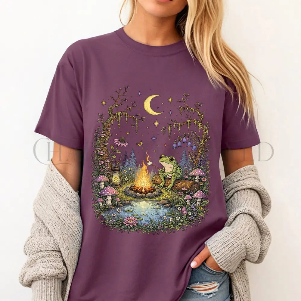 Frog by the Campfire T-Shirt - Berry / S - T-Shirt