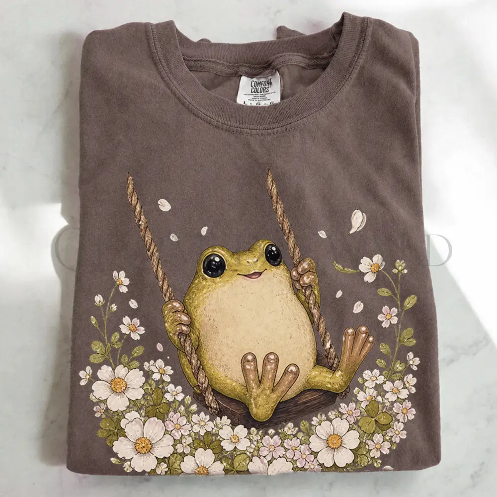 Frog Swing Graphic T-Shirt - Espresso / S - T-Shirt
