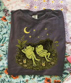 Frogs Stargazing Wildflower T-Shirt
