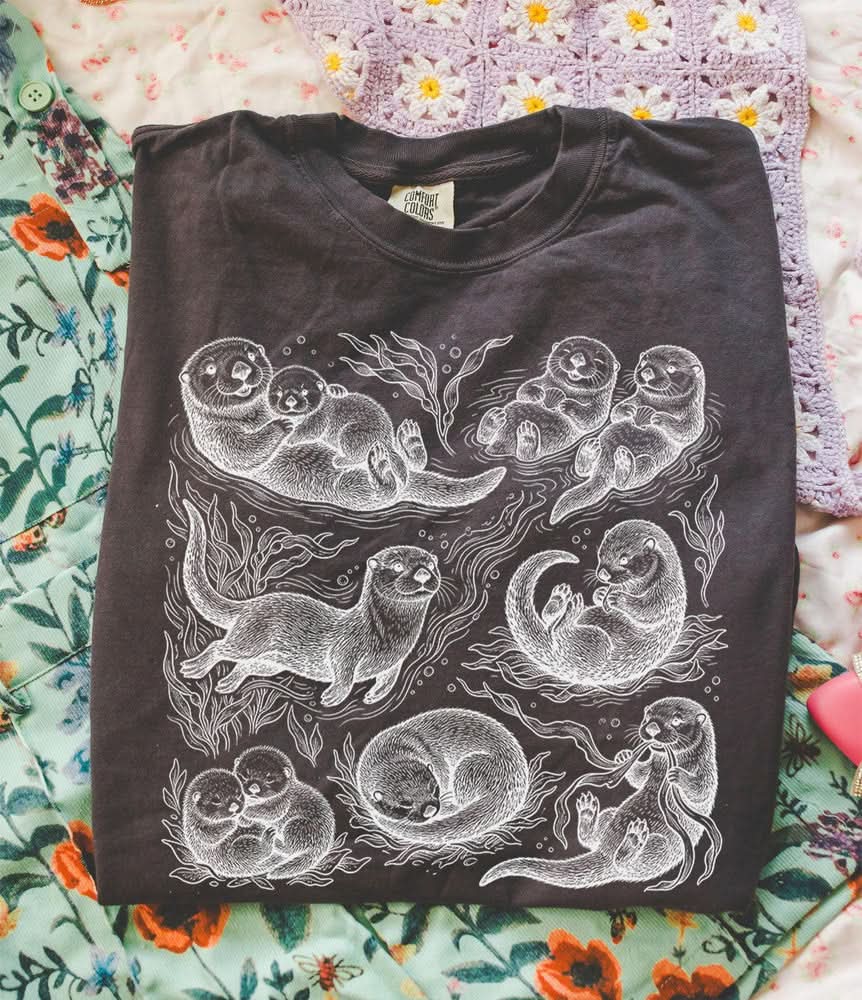 Otter Line Art T-Shirt