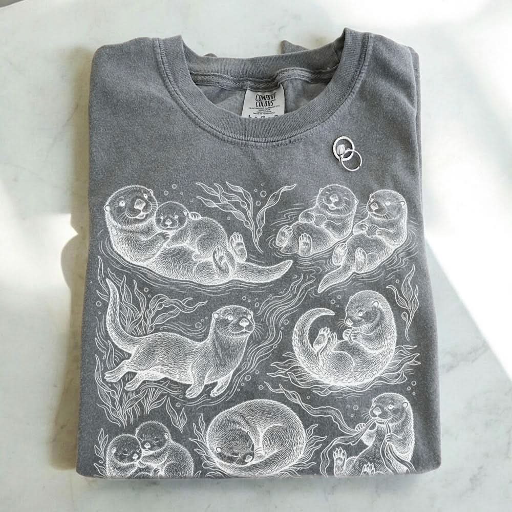 Otter Line Art T-Shirt