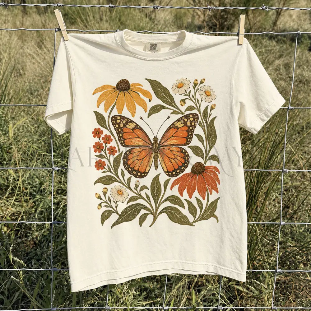 Monarch Butterfly Comfort Colors T-Shirt - Ivory / S - T-Shirt