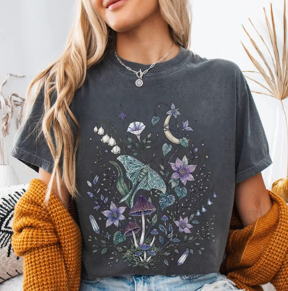 Mystical Moth T-Shirt - Pepper / S - T-Shirt