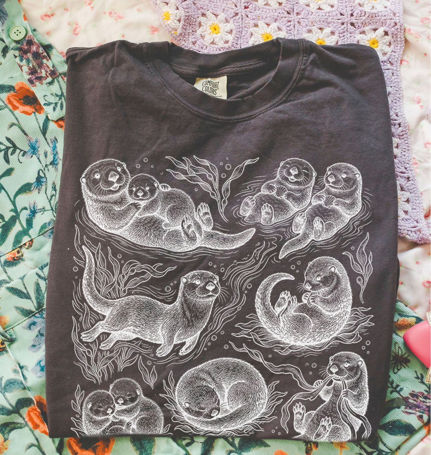Otter Graphic T-Shirt
