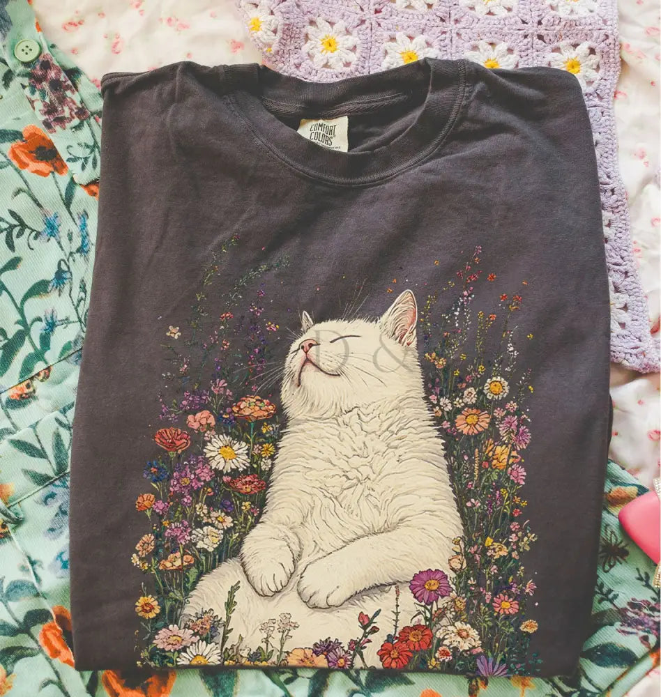 Sleeping Cat Flower T-shirt - Pepper / S - T-Shirt