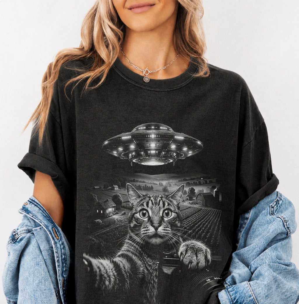 Cat UFO Graphic T-Shirt