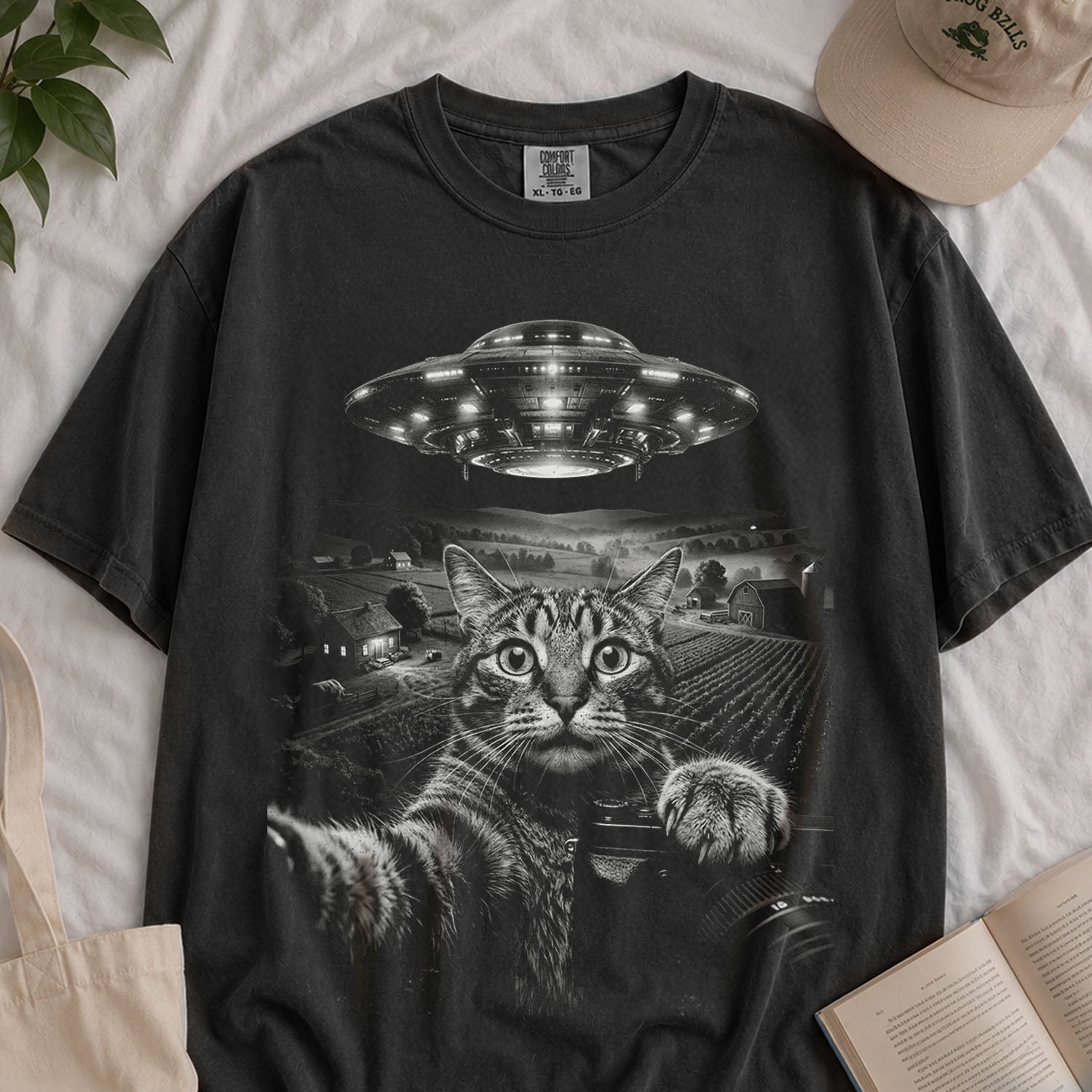 Cat UFO Graphic T-Shirt