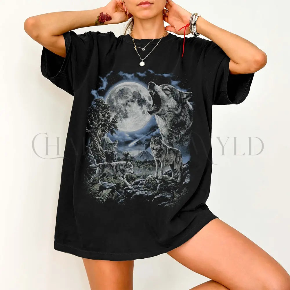 Vintage Wolf Moon T-Shirt - Black / S - T-Shirt