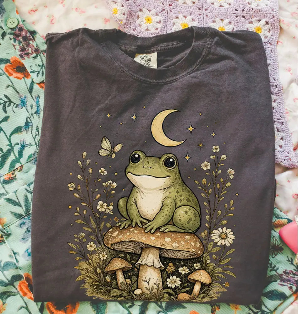 Witchy Frog Mushroom T-Shirt - Pepper / S - T-Shirt